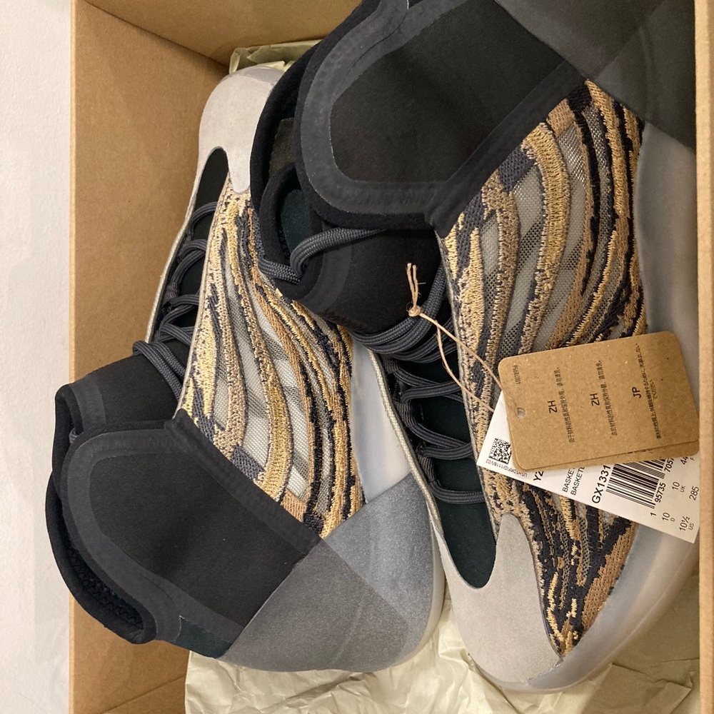 Yeezy QNTM SIZE 10.5